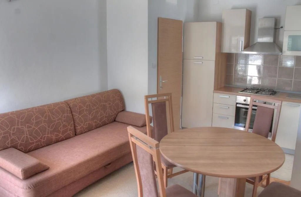 Petros Apartments Pag 파그
