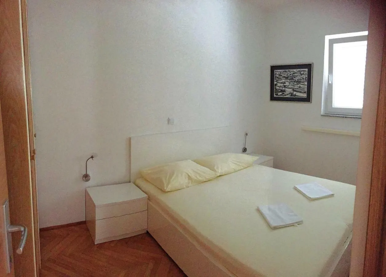 Petros Apartments Pag 파그 0*,  크로아티아