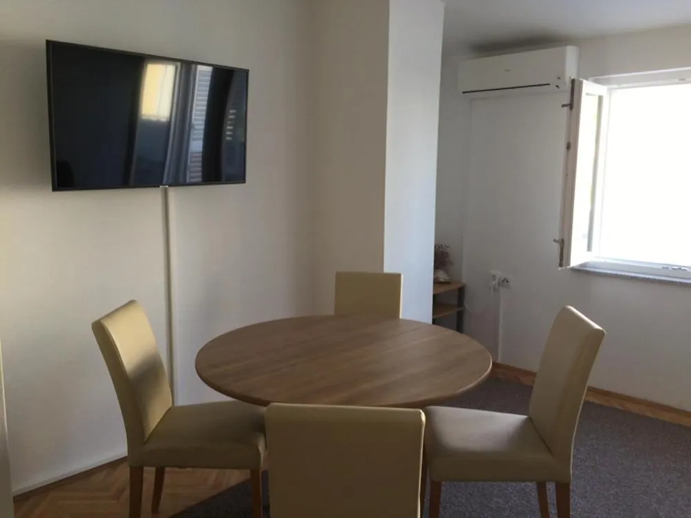 Petros Apartments Pag 파그
